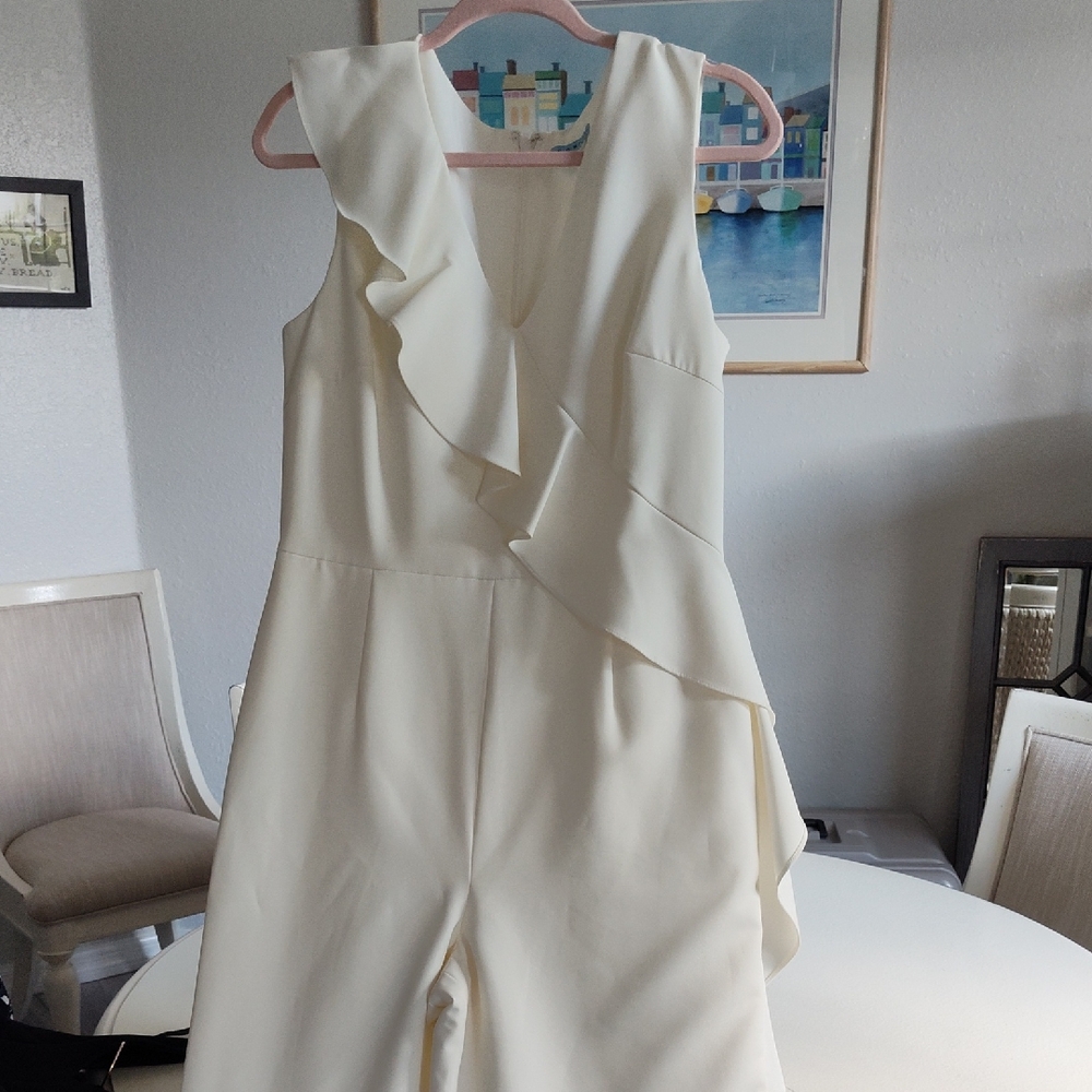 ANTONIO MELANI Cream Jumpsuit with Modern Silhouette